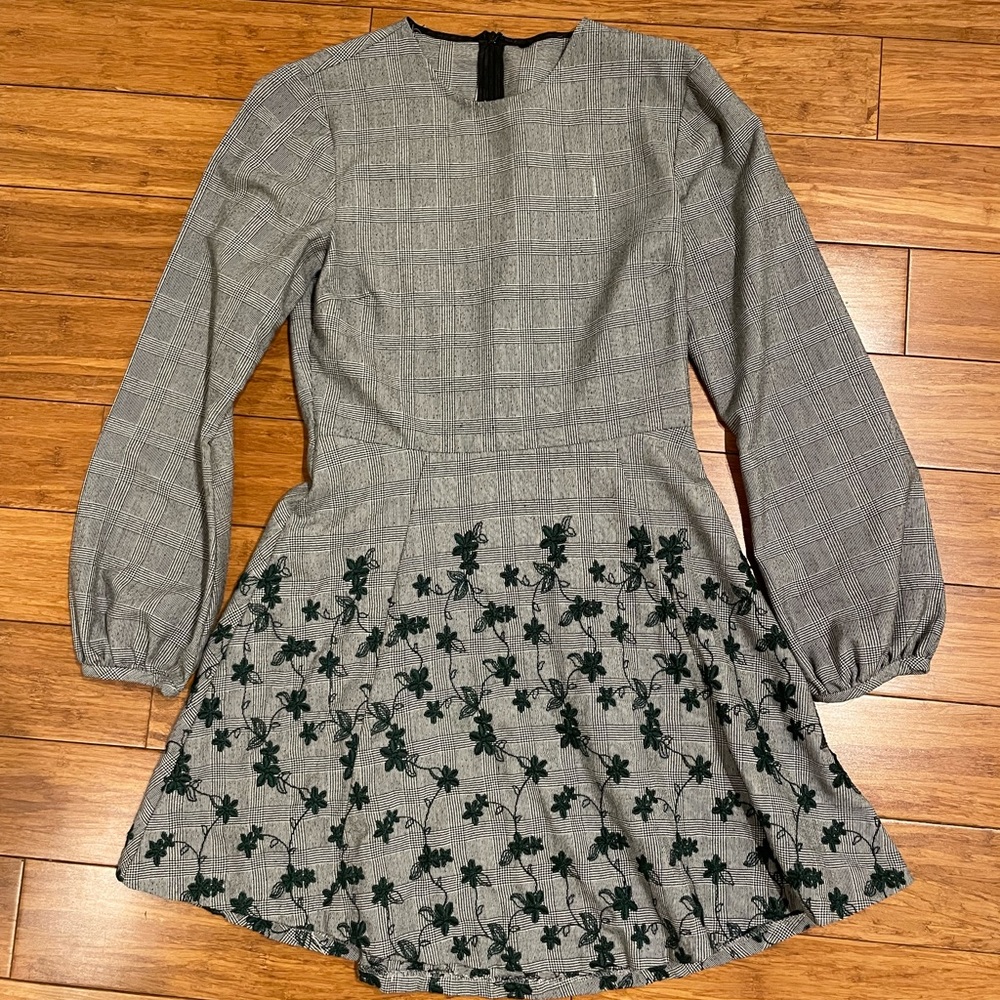 Mini Grey Dress with Embroidered Flowers - S